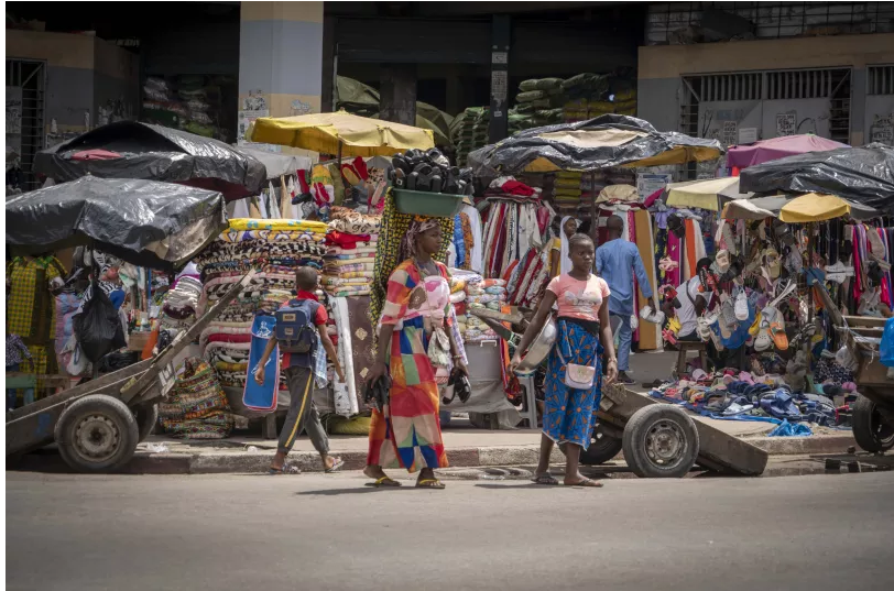 Tableau précaire ! La chronique de KACCOR sur la vie au Sénégal