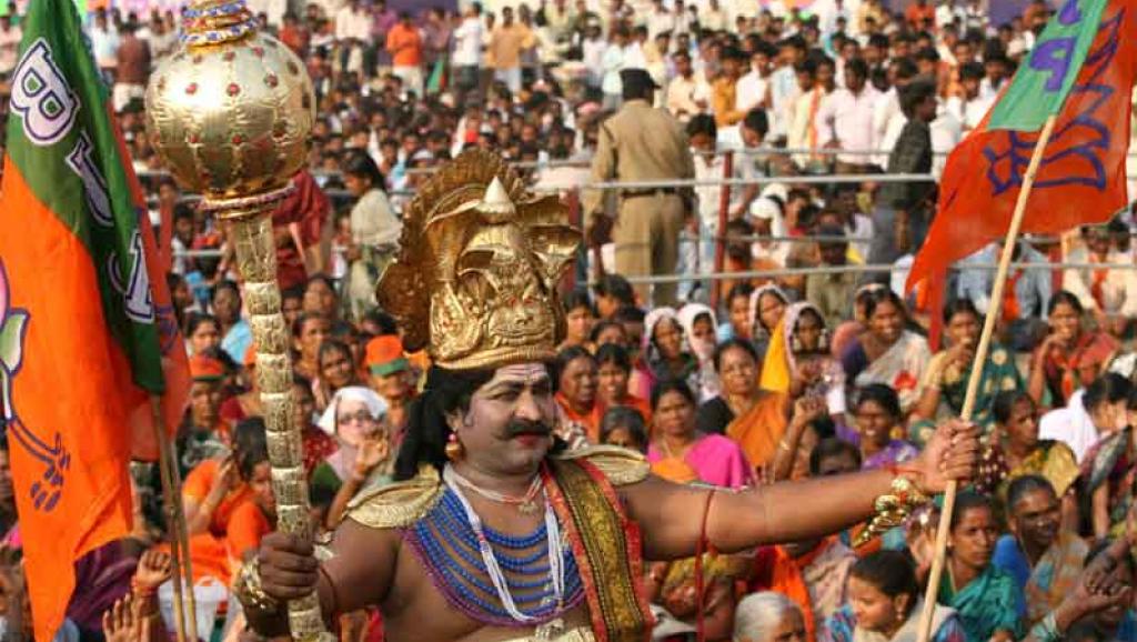 Des militants du BJP, dont serait proche Gurmeet Ram Rahim Singh, le leader spirituel d’une secte basée dans le nord de l'Inde, qui compte des dizaines de millions d'adeptes. Reuters/Krishnendu Halder