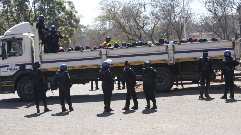 Élections présidentielle et législatives au Zimbabwe: un scrutin dans un climat de répression