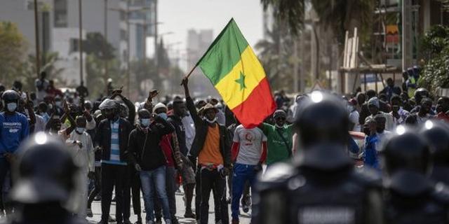 En vrille ! La chronique de KACCOR de ce mercredi sur l’Etat de droit au Sénégal 