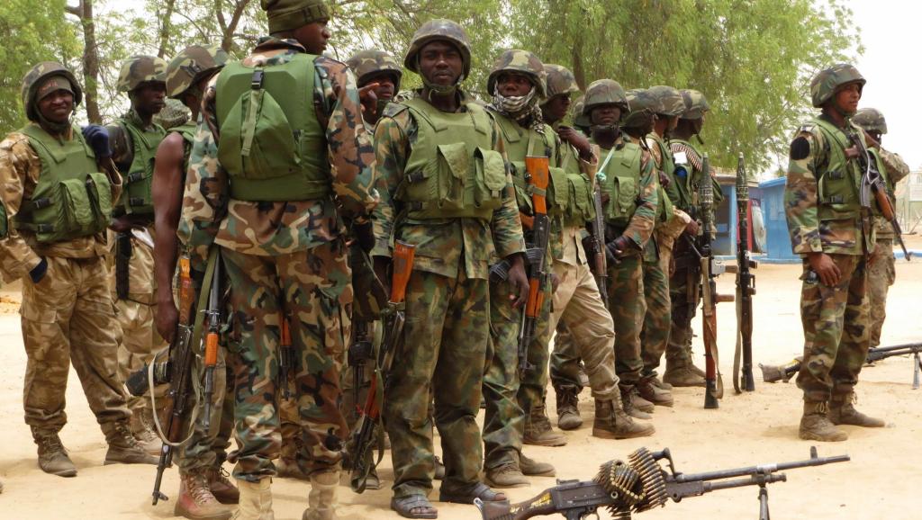 Soldats nigérians dans le village de Baga. Difficile de savoir qui de l'armée nigériane ou de Boko Haram contrôle Baga. REUTERS/Tim Cocks