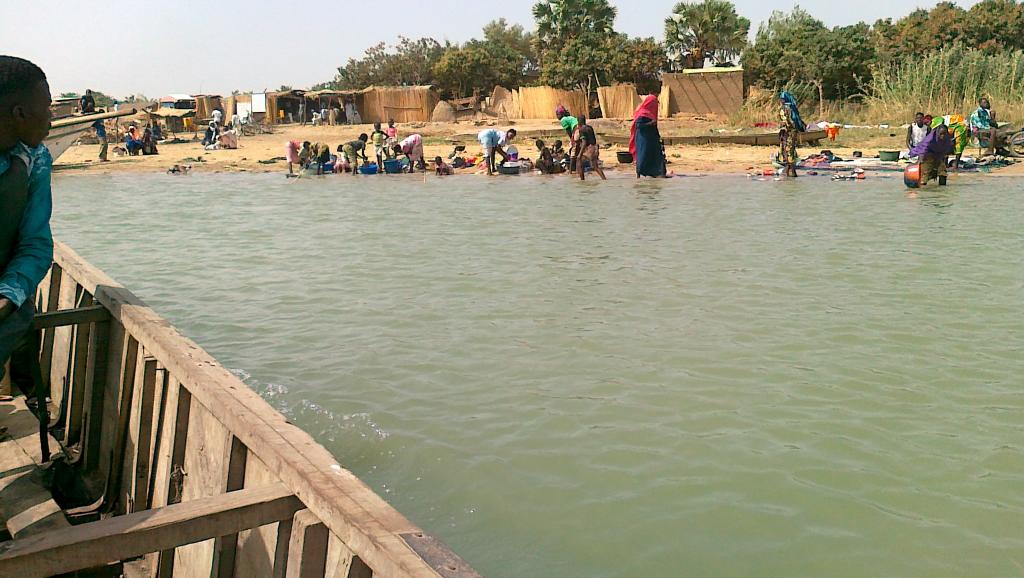 Les insurgés islamistes confisquent aux pêcheurs du lac Tchad leurs cargaisons de carpes et de silures fumés.