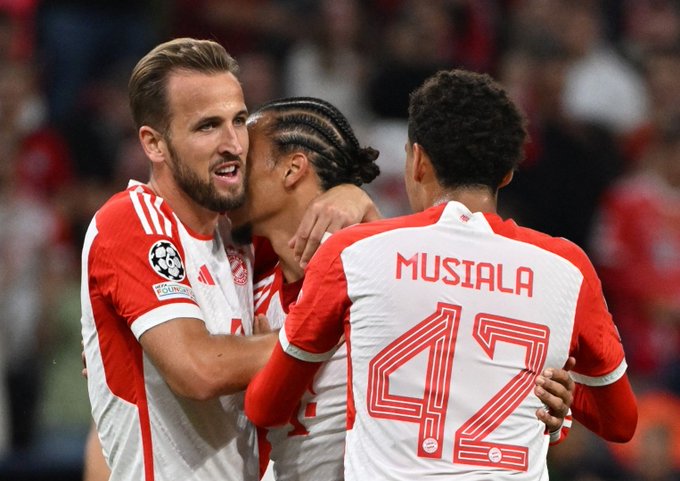 Ligue des Champions : le Bayern Munich renverse MU au terme d’un match fou, Arsenal soigne son retour 7 ans après