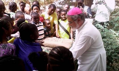 Niger: Les enfants reconstruisent leurs Eglises brûlées