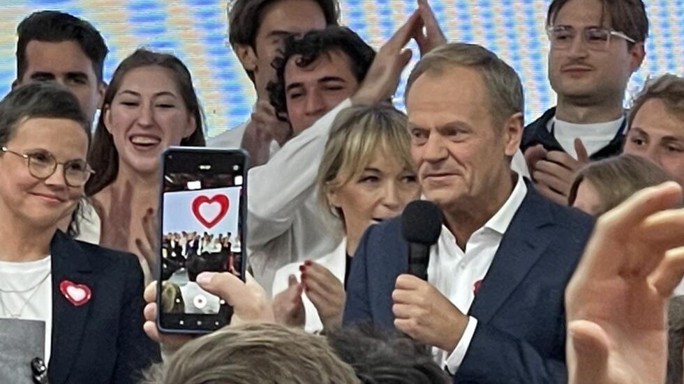 «La Pologne et la démocratie ont gagné»: l’opposition pro-européenne obtient la majorité des sièges
