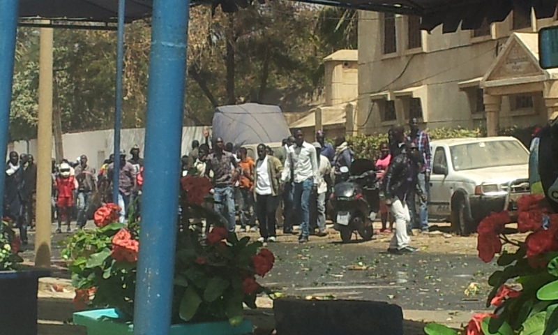 Après le verdict, les militants libéraux cassent tout sur leur passage