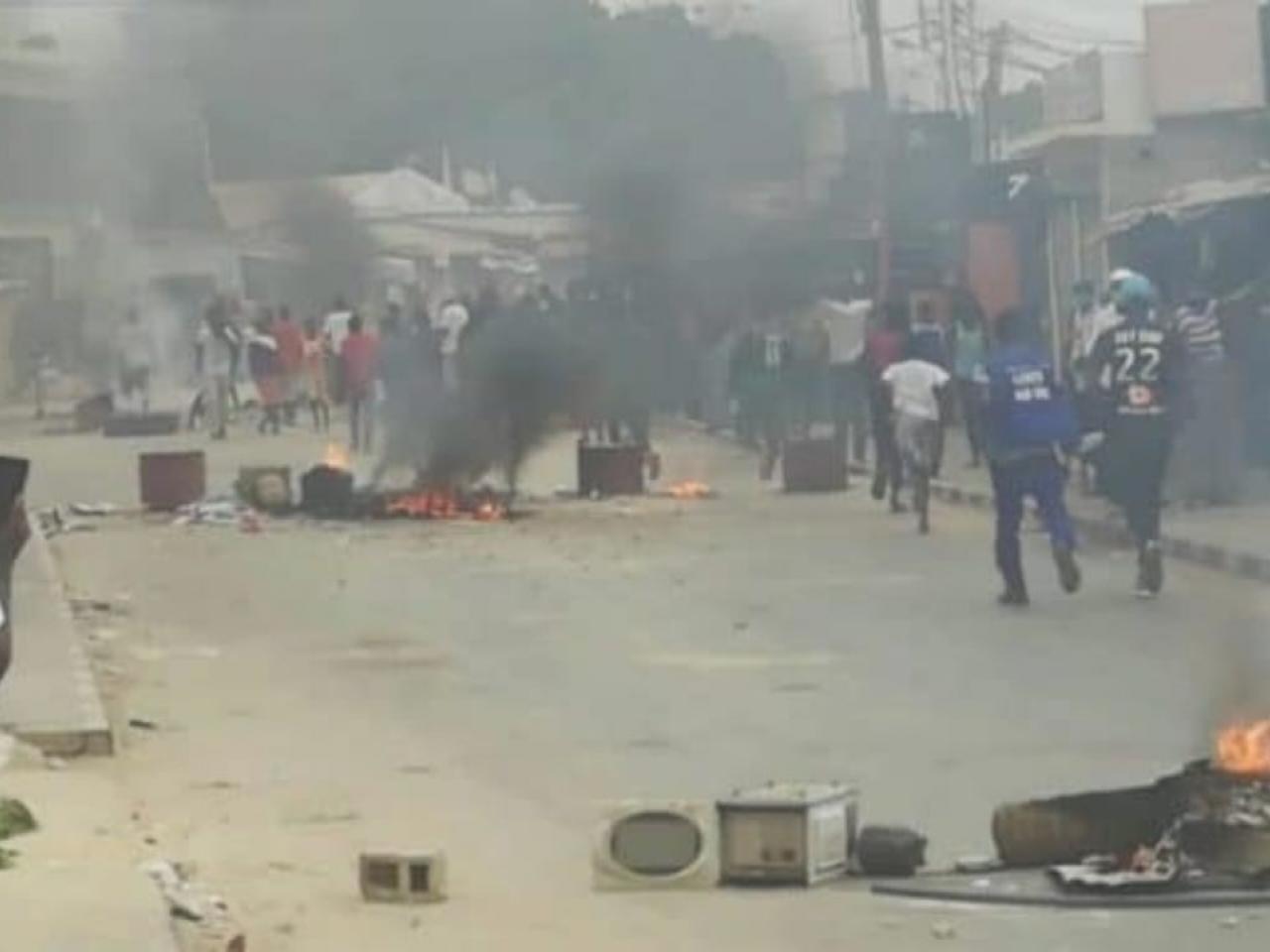 Bataille rangée entre tabliers et agents de la mairie de Rufisque : neuf (9) blessés enregistrés, un véhicule endommagé 