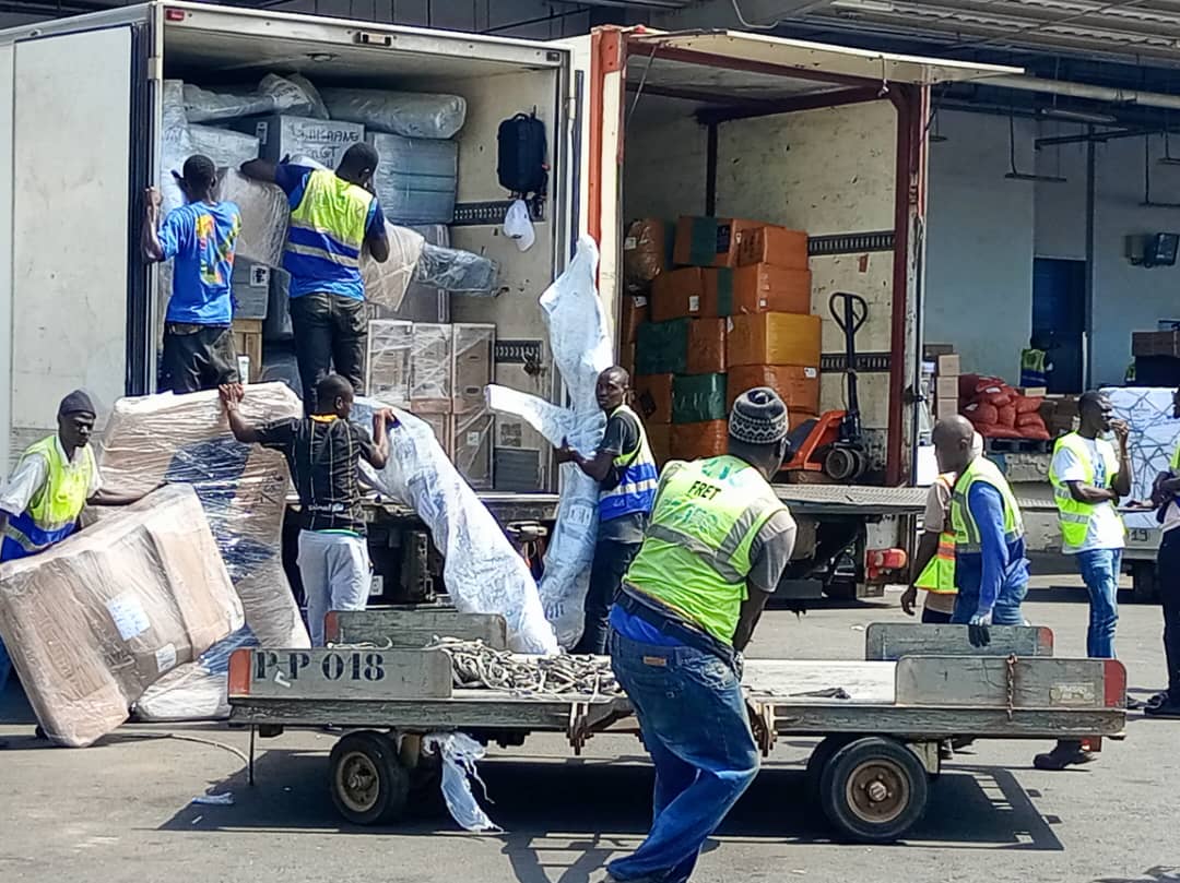 Le ministre Antoine Mbengue remobilise les acteurs du secteur du Transport aérien Le ministre Antoine Mbengue remobilise les acteurs du secteur du Transport aérien
