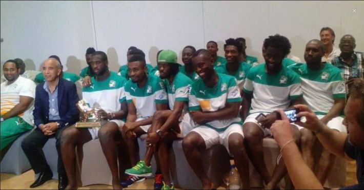 YAYA TOURÉ REÇOIT SON « LION D’OR » À ABIDJAN