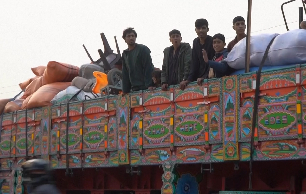 Pakistan: plus de 165000 migrants afghans ont quitté le pays pour rentrer dans leur pays en octobre