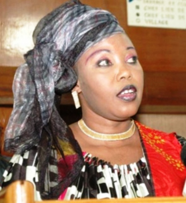 Awa Diop aux leaders de BBY: "Il n'appartient pas au président de continuer ou d'arrêter la traque"