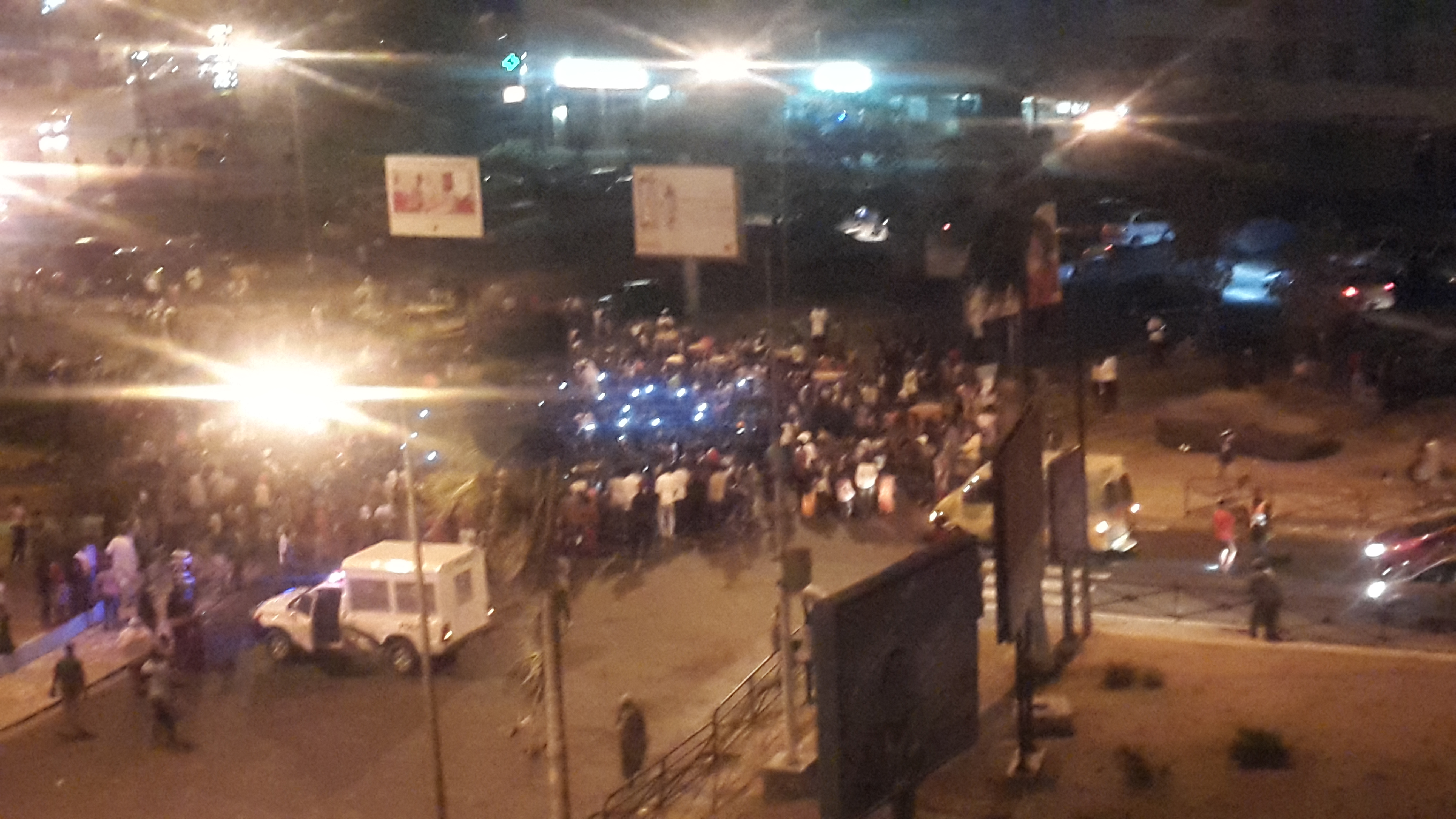 Retraite aux flambeaux: Rond point jet d'eau point d'attraction (PHOTOS)