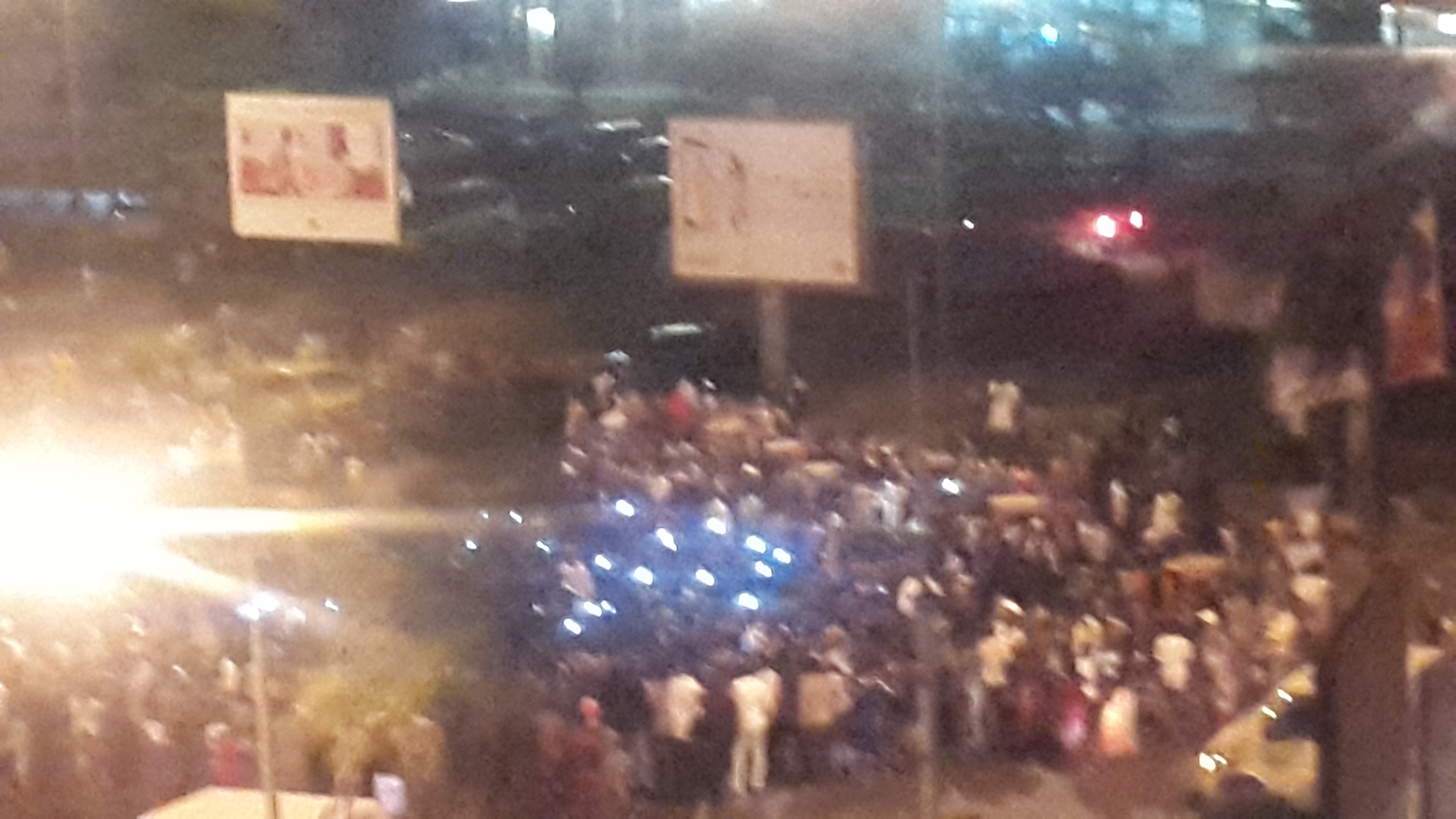 Retraite aux flambeaux: Rond point jet d'eau point d'attraction (PHOTOS)