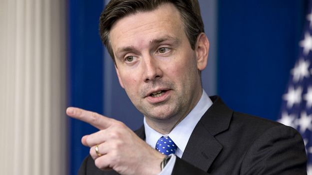 - Josh Earnest, porte-parole de la Maison Blanche
