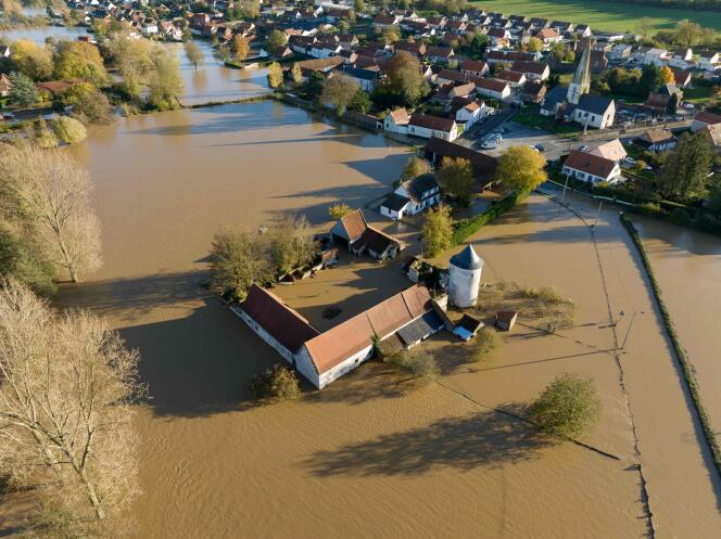 Inondations en France: les établissements scolaires fermés lundi et mardi dans 279 communes du Pas-de-Calais