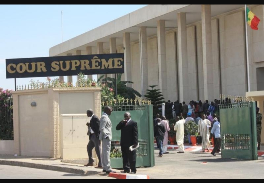 Cour suprême: l'audience suspendue, le verdict attendu à 16h30