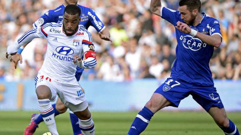 Lyon domine Bastia et reprend le fauteuil de leader !