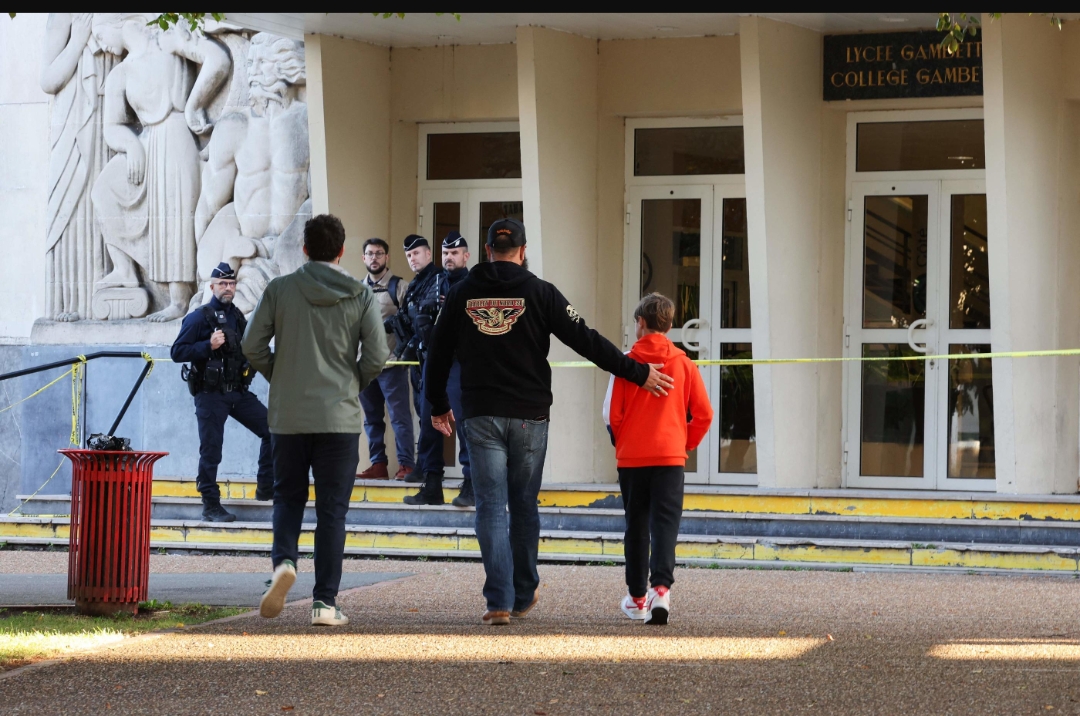 France: 85 élèves exclus de leur établissement pour avoir perturbé les hommages à Samuel Paty et Dominique Bernard