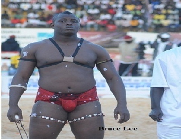 "J'ai enterré mon "ngeemb" à la plage", Bruce Lee