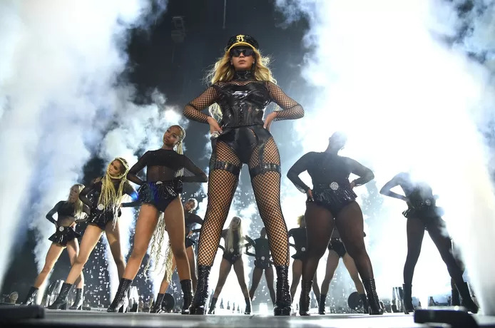 Entre spectacle et documentaire: Beyoncé sort son film “Renaissance”