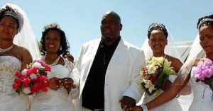 Le Sud Africain Milton Mbele épouse quatre femmes le même jour