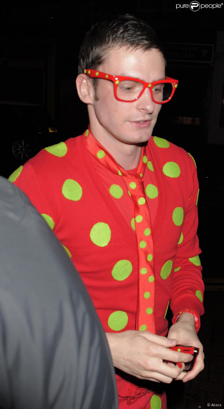 Adam Johnson et le scandale sexuel : Le footeux anglais et jeune papa inculpé