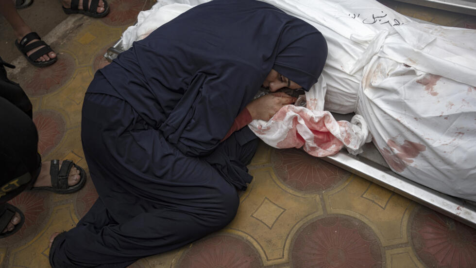 Bande de Gaza: la ville de Khan Younes bombardée et encerclée par Israël