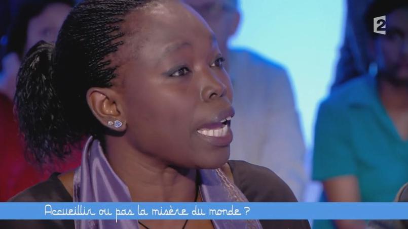 LE SCAN TÉLÉ / VIDÉO - Invitée à débattre sur l'arrivée de migrants en Europe, une écrivaine sénégalaise s'est lancée dans une longue tirade vendredi soir dans Ce soir (ou jamais !).
