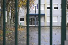 « J'ai envie de tuer quelqu'un aujourd'hui» : ce que l’on sait de l’adolescente de 12 ans qui a menacé sa professeur avec un couteau à Rennes