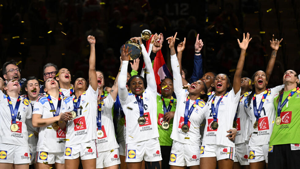 Mondial féminin de handball : la France sacrée championne du monde pour la troisième fois