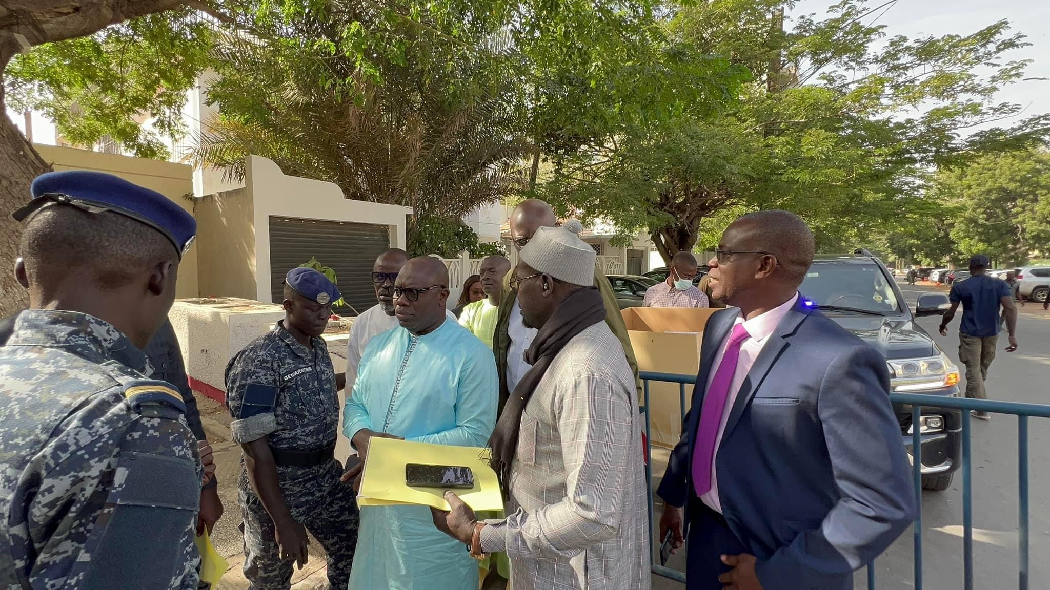 Conseil constitutionnel: le mandataire du candidat Malick Gackou débarque avec une caisse de parrains