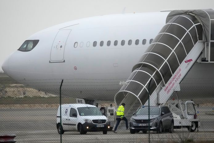 Avion transportant des indiens bloqué en France: deux passagers présentés à un juge en vue