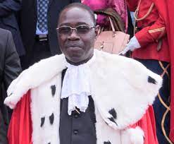 "Seuls les dossiers comprenant les 9 pièces exigées sont concernés par le tirage au sort", précise le président du Conseil constitutionnel