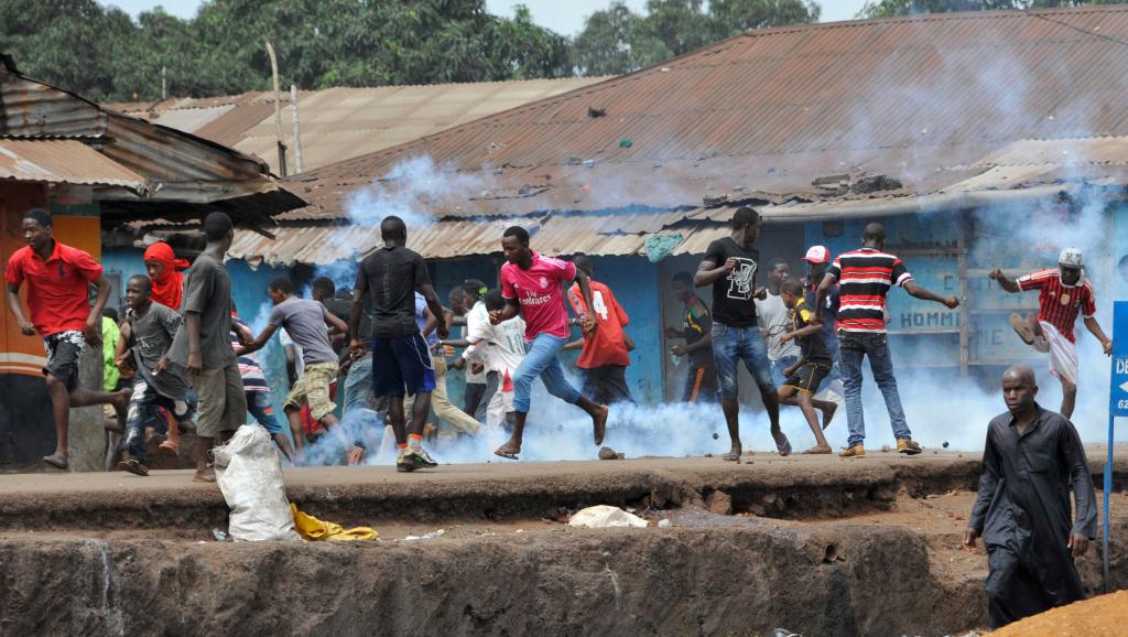 Une vingtaine de personnes ont été blessées selon l'opposition lors des manifestations du lundi 4 mai auxquelles la police a riposté avec des gaz lacrymogènes. AFP/Cellou Binani