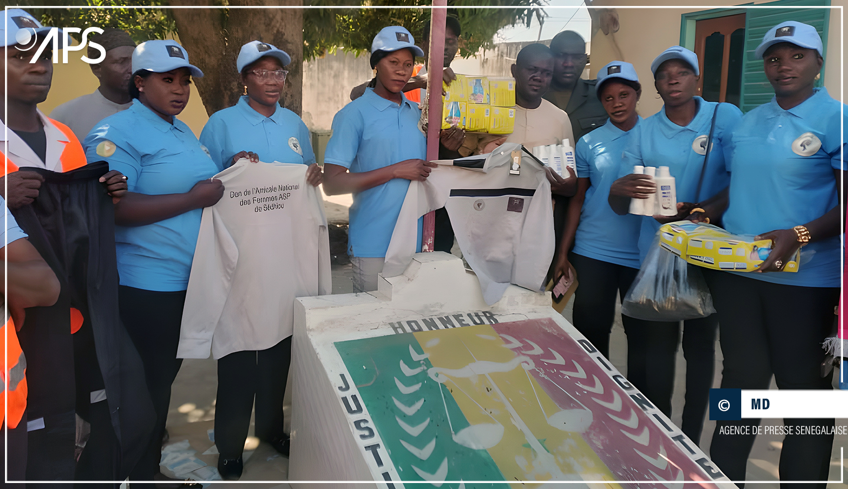Mac de Sédhiou: les femmes ASP offrent blousons et serviettes hygiéniques aux détenus 