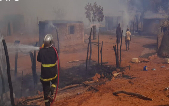 Tenkotoding (Kédougou): un incendie violent ravage la quasi totalité des habitations 