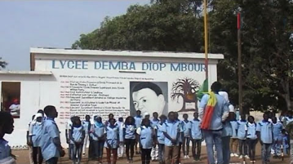 Déficit de salles de classe et de professeurs : les élèves du Lycée Demba Diop boudent les cours