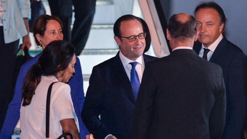 François Hollande à son arrivée à la Havane. AFP PHOTO / ADALBERTO ROQUE