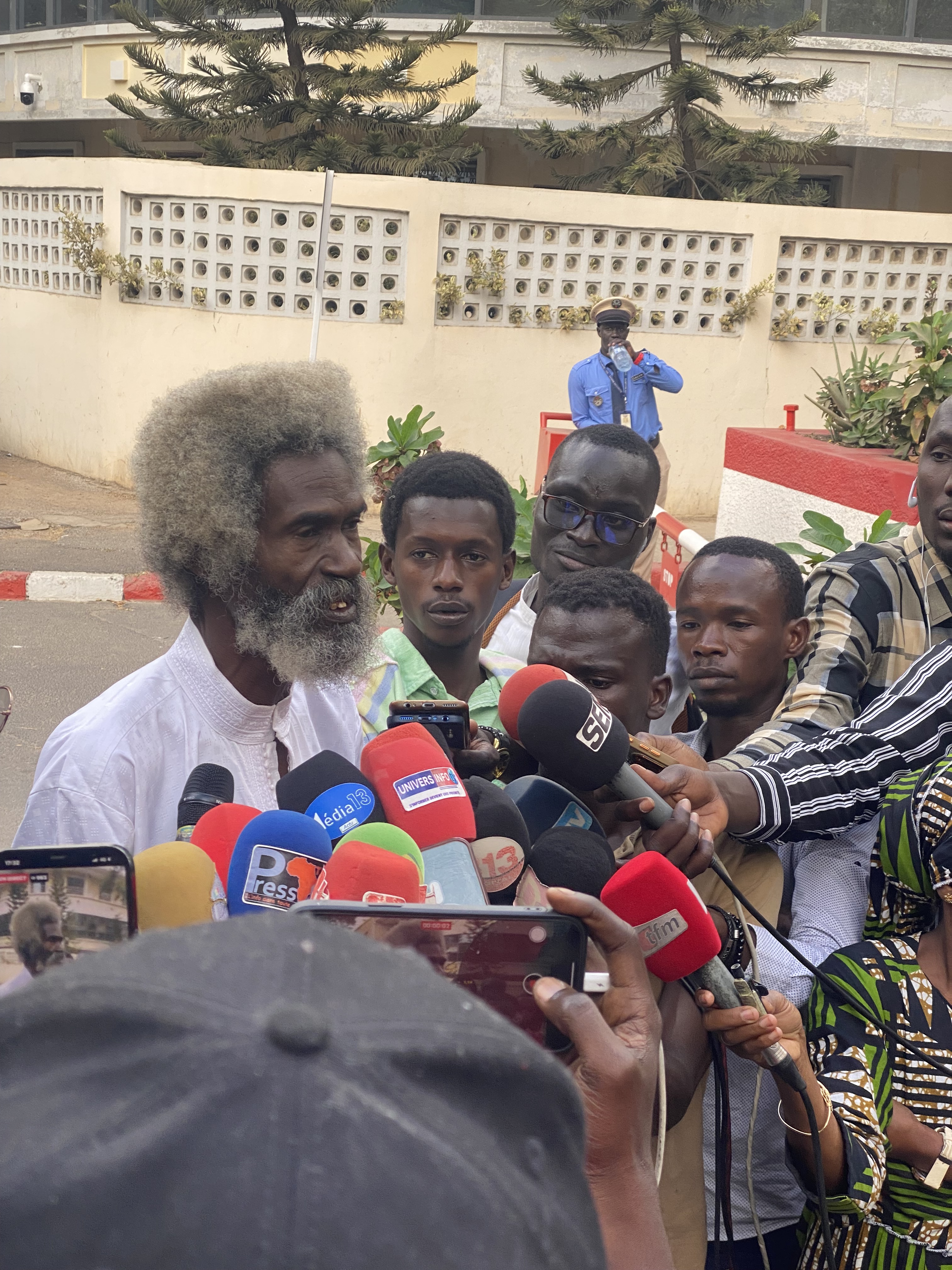 Me Clédor Ciré Ly vient de déposer le recours du candidat Ousmane Sonko au Conseil Constitutionnel