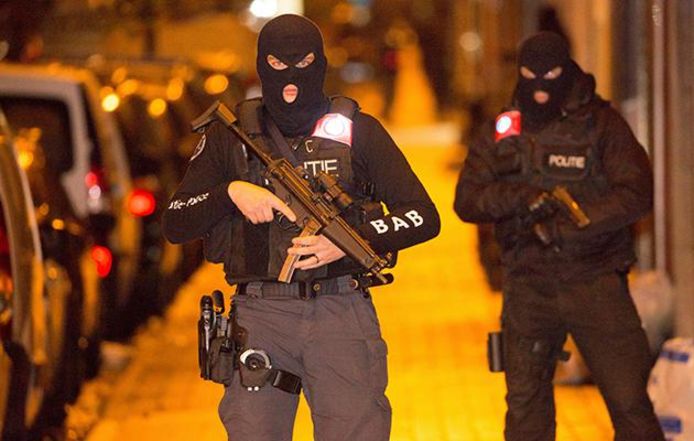 Un voleur se casse la jambe lors d’un cambriolage et appelle lui-même la police