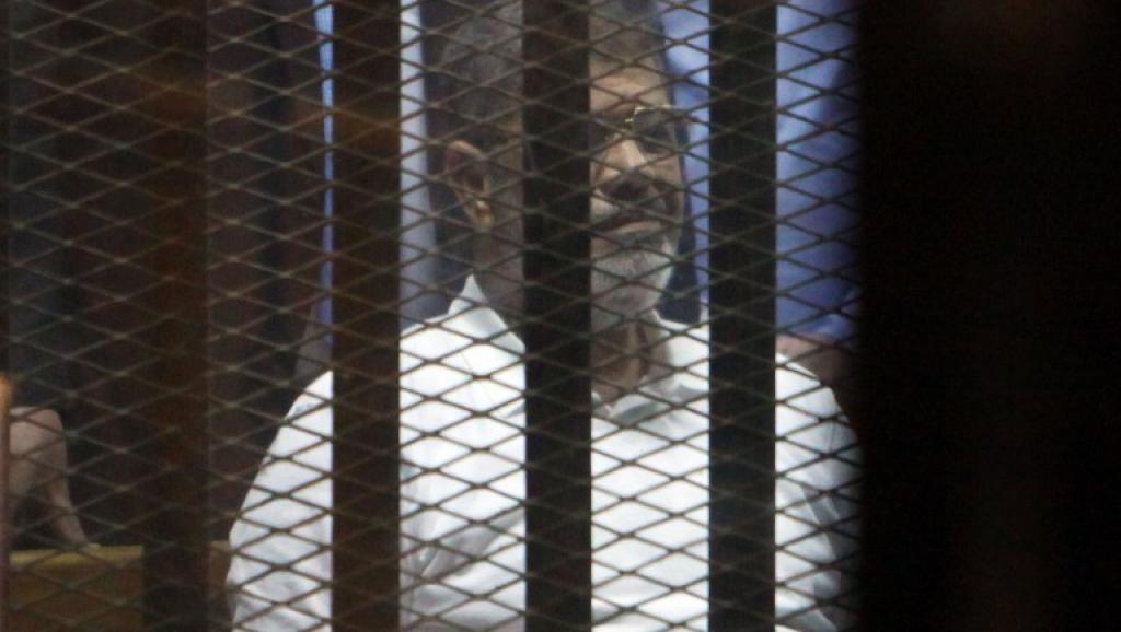 L’ancien président égyptien, Mohamed Morsi, lors d'un précédent procès au Caire, en avril 2015. Il avait alors écopé de 20 années de prison. (AFP/Ahmed Gomaa/NurPhoto)