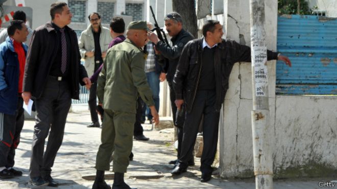 Fusillade dans une caserne à Tunis