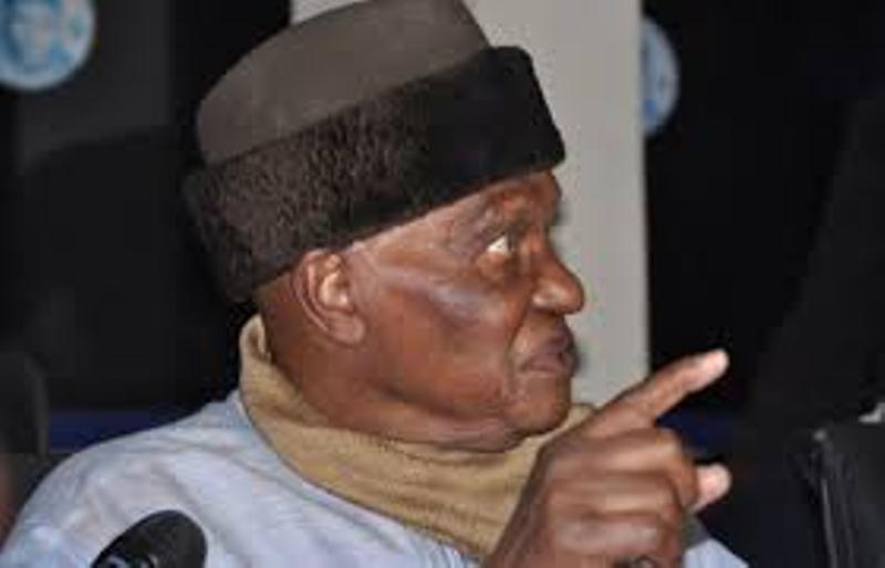 Wade dans la dèche ? Il vend 3.000 m2 du siège du PDS