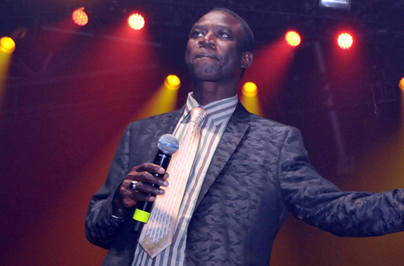 Dernière minute : l'artiste chanteur Thione Seck en garde à vue