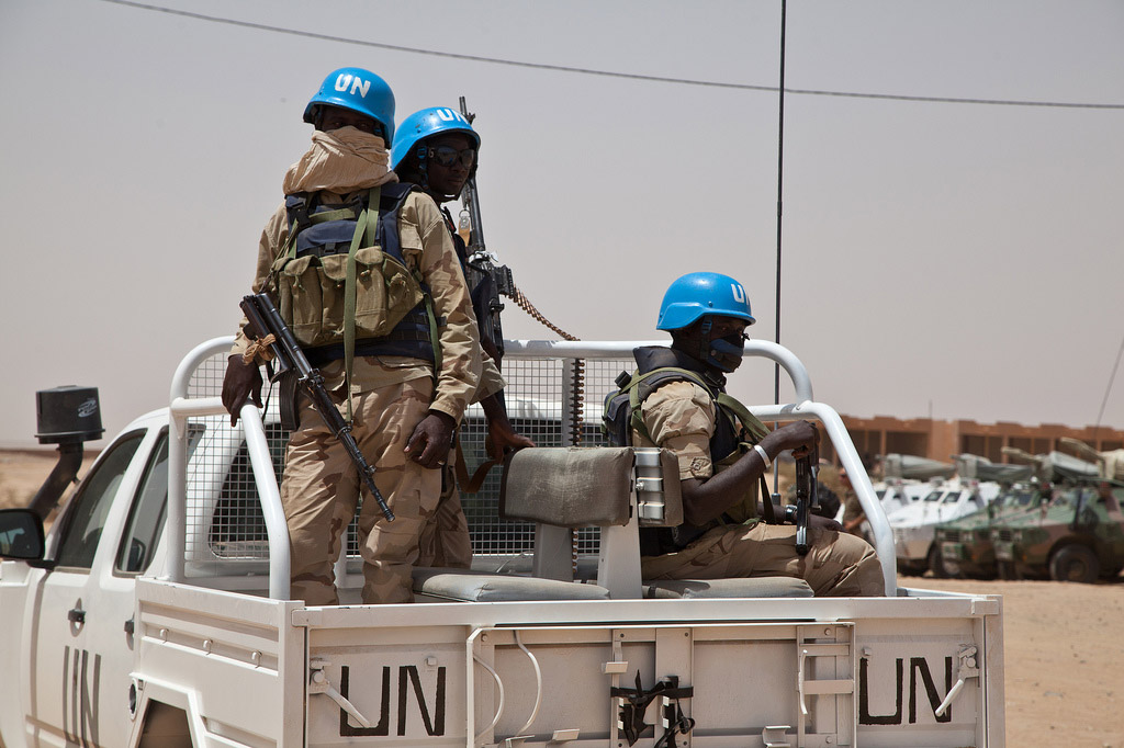 Mali : une mine explose au passage du convoi du chef des Casques bleus, 3 blessés