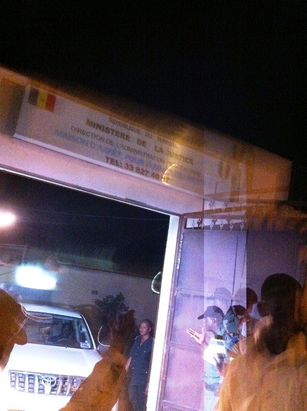 Images: Aïda Ndiongue a quitté la prison à 20h33