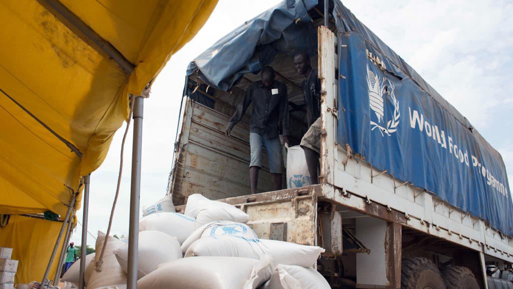 Un camion du PAM sur le site de la mission de l'ONU au Soudan du Sud, en juin 2014. AFP PHOTO / CHARLES LOMODONG