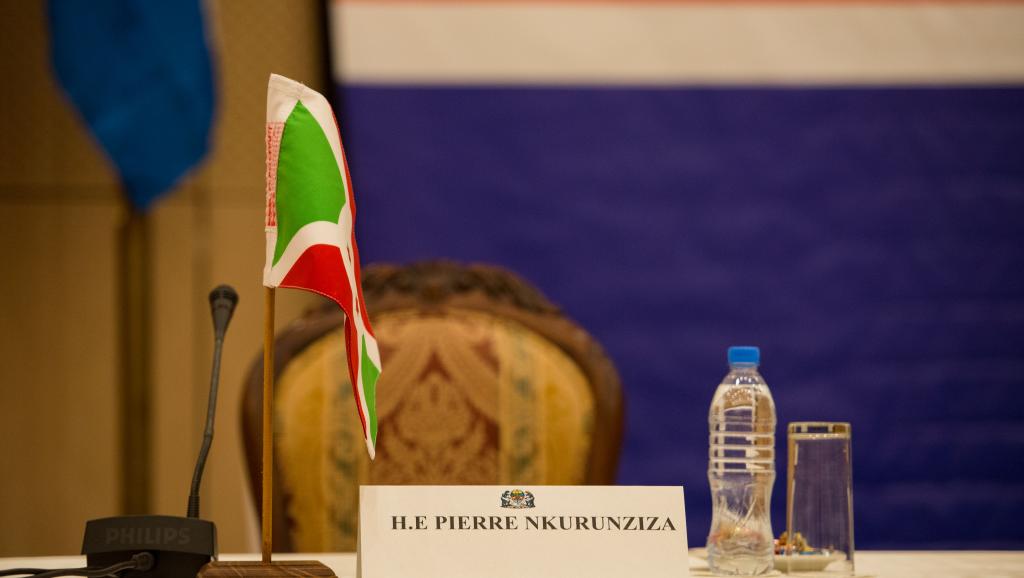 La chaise du président Nkurunziza est restée vide ce dimanche 31 mai à Dar es Salaam, comme le 13 mai lors d'un précédent sommet dans la capitale tanzanienne. AFP / DANIEL HAYDUK