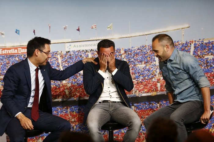Barcelone : Andrés Iniesta fait pleurer Xavi Hernadez.
