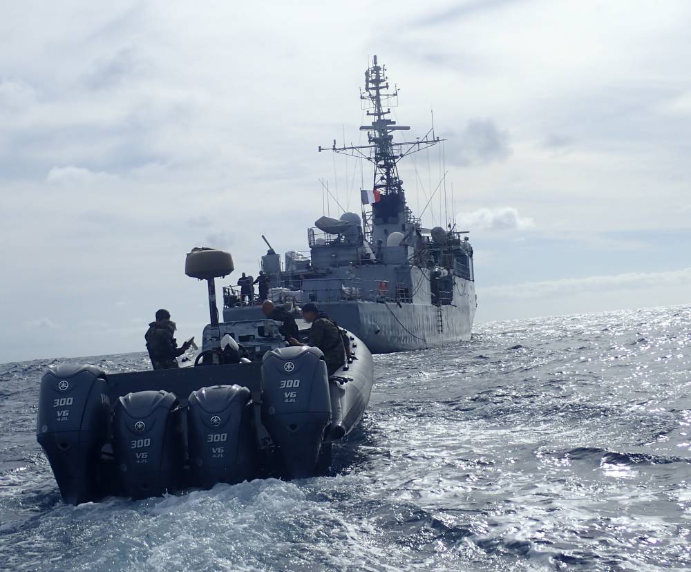 Golf de Guinée: la Marine nationale saisit près de 900 kilos de cocaïne sur un voilier au large des côtes africaines